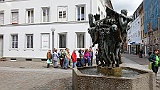 211-65 Excursion 9.5.15 Festung Landau, Brunnen Altes Kaufhaus.JPG